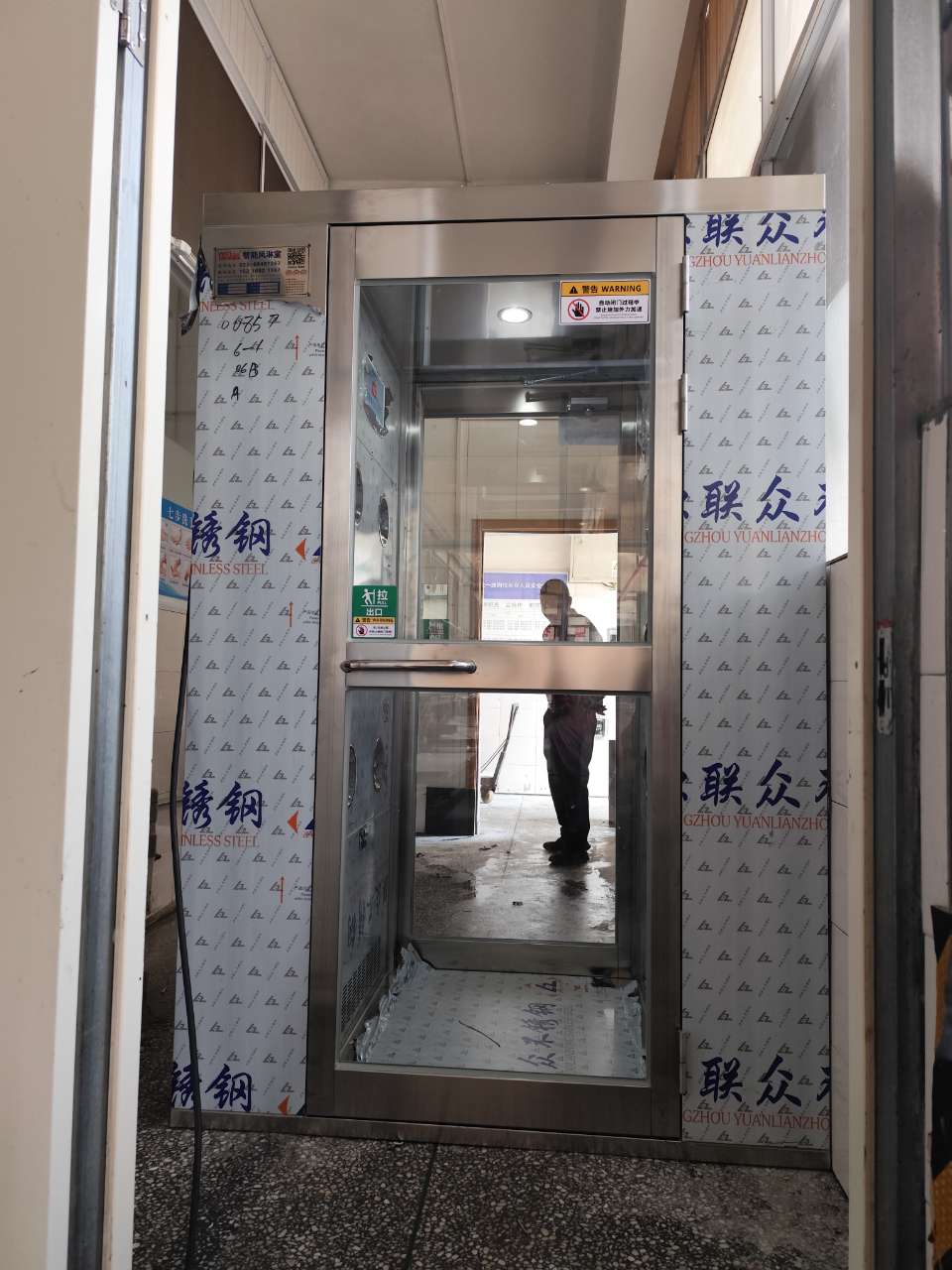 山东华百邻食品科技有限公司风淋室安装